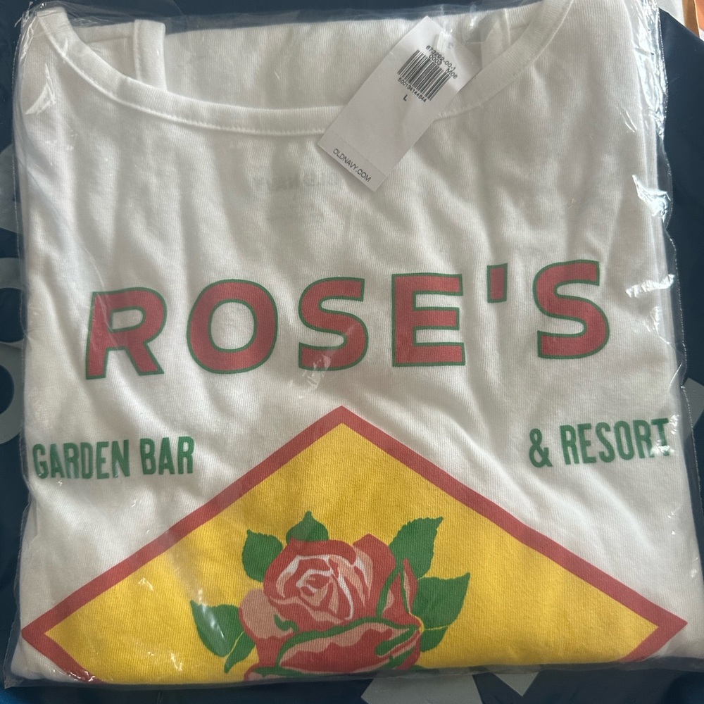 Old Navy White Tank Top Rose’s Garden Bar & Resort